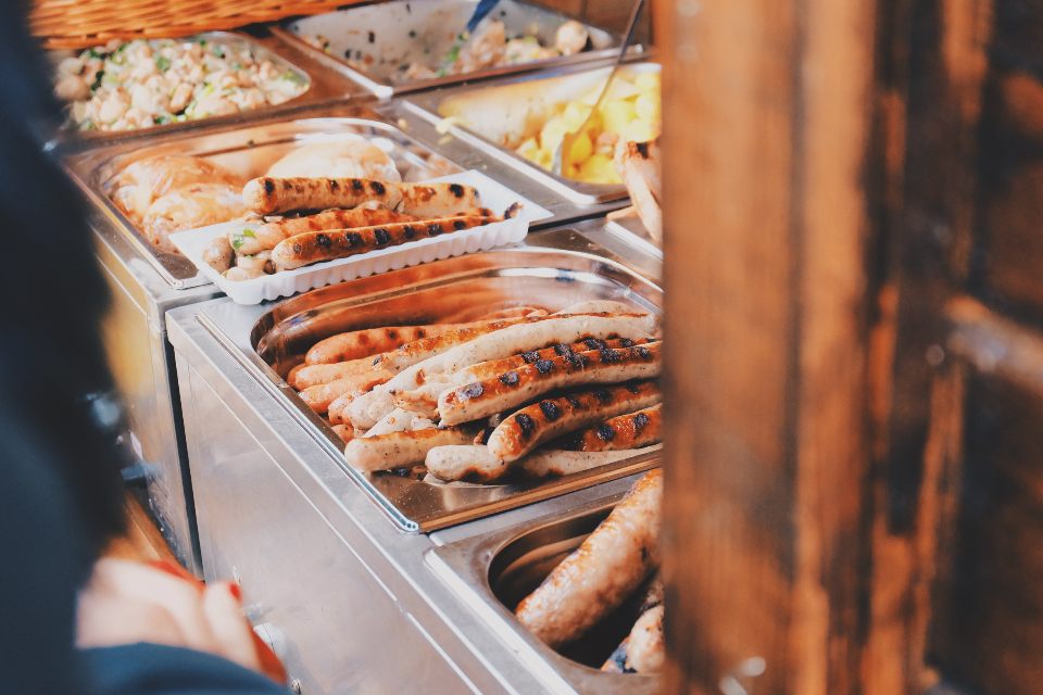 Foto ilustrativa: buffet montado para um evento